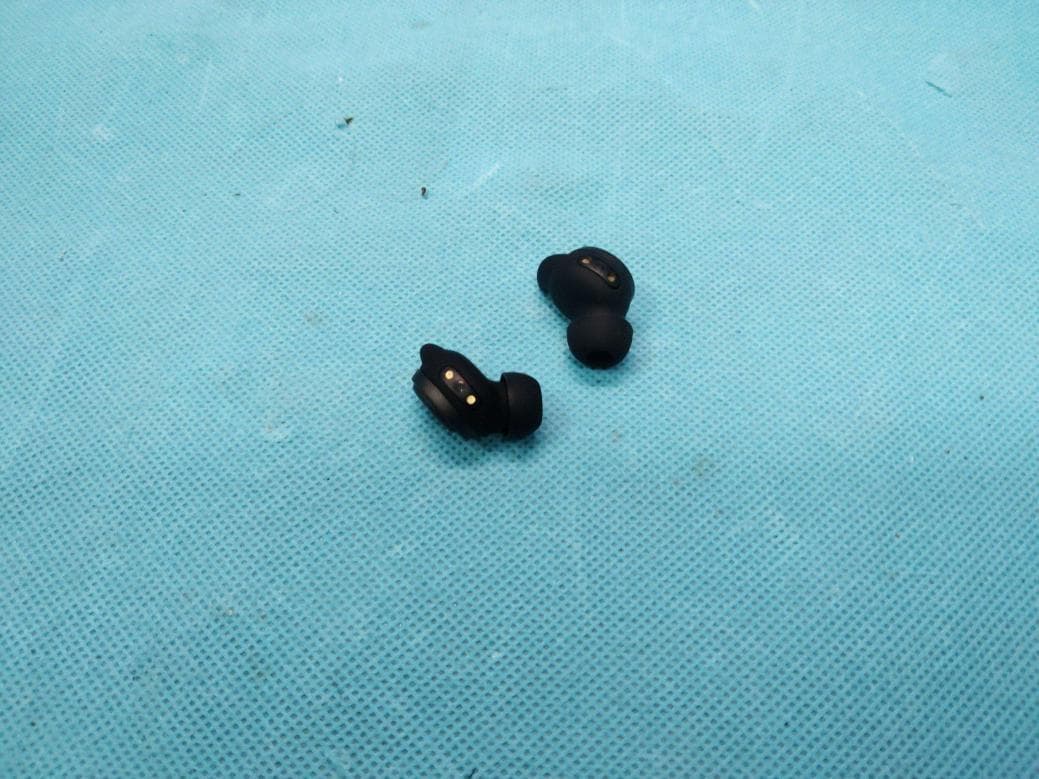 HTC Wireless Earphones 96 - FCC ID 2BHJR-NE96 - Shenzhen xiaoxiang supply chain technology co., ltd (4)