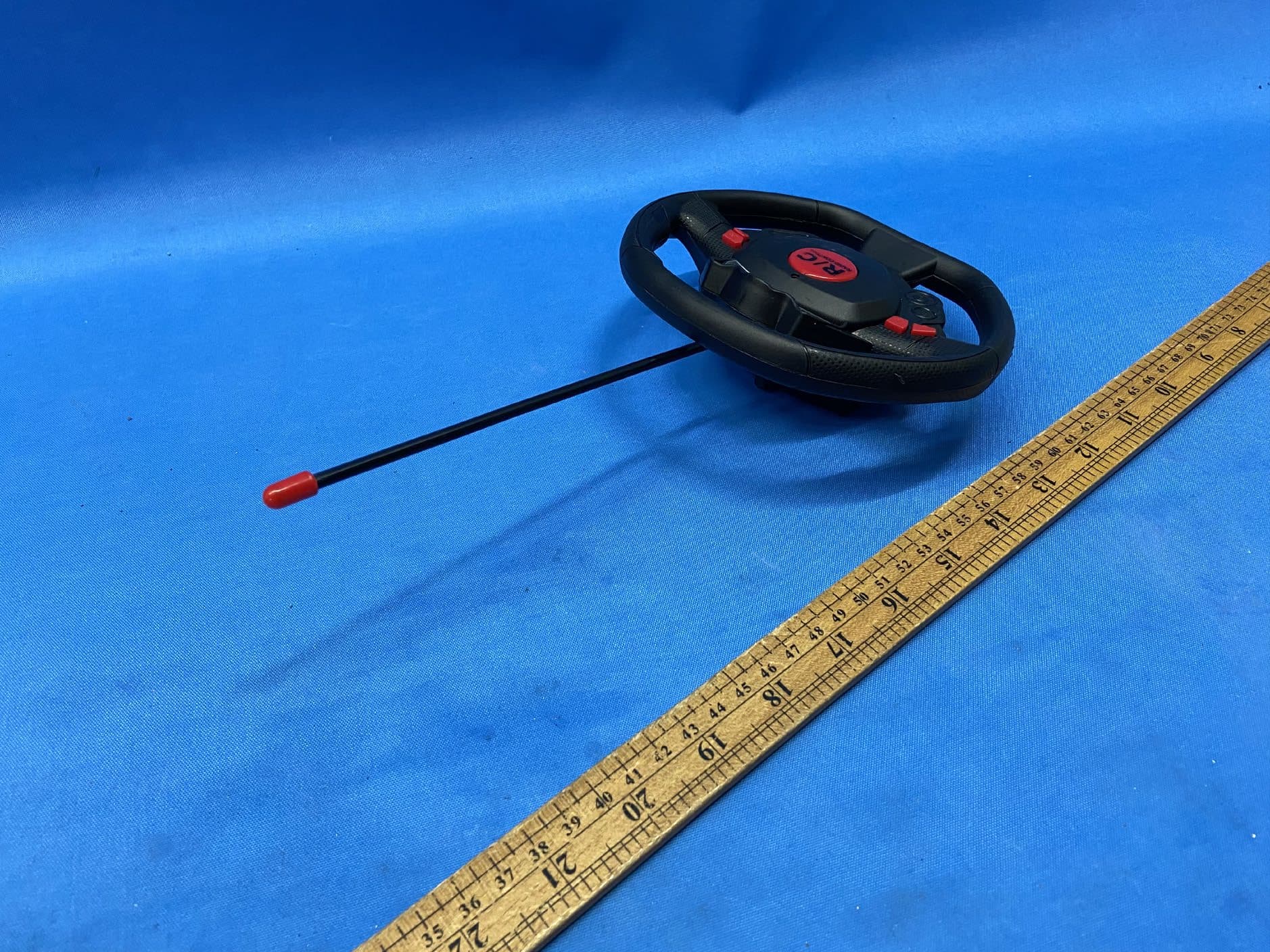 R/C CAR 1/20 GRAVITY CONTROL WITH LIGHT (130107), R/C CAR 1/20 GRAVITY CONTROL WITH LIGHT (GREEN) (13010701), R/C CAR 1/20 GRAVITY CONTROL WITH LIGHT (YELLOW) (13010702) - FCC ID 2BHLW130107 - HAPPY LINE LIMITED