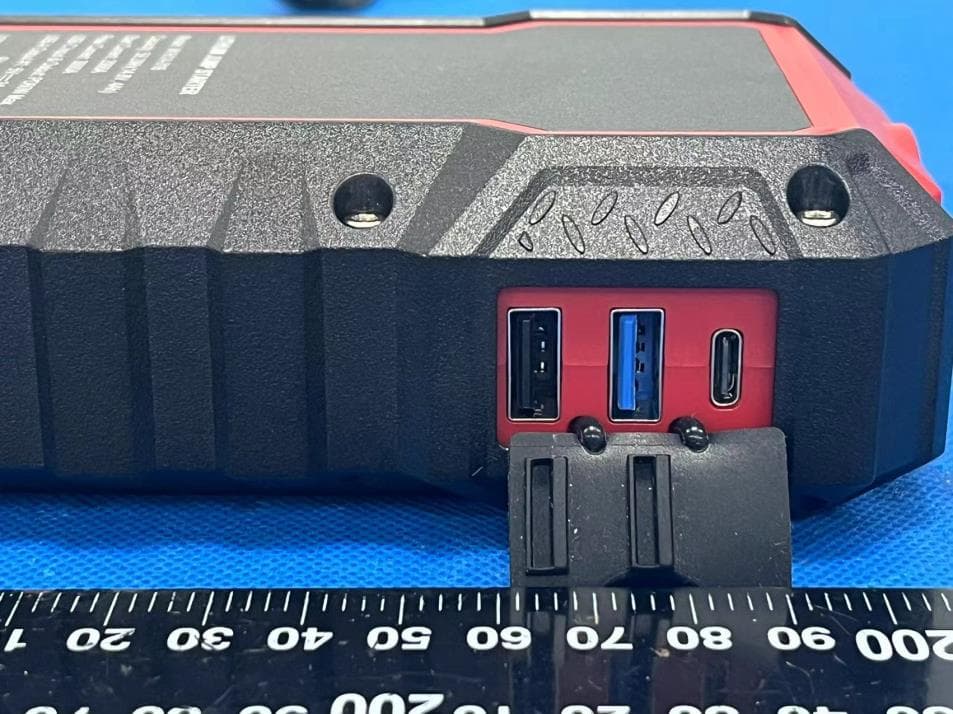 Lithium Jump Starter - FCC ID 2BHQP-M161A-016 - Shenzhen Macson Power Co.,Ltd. (5)