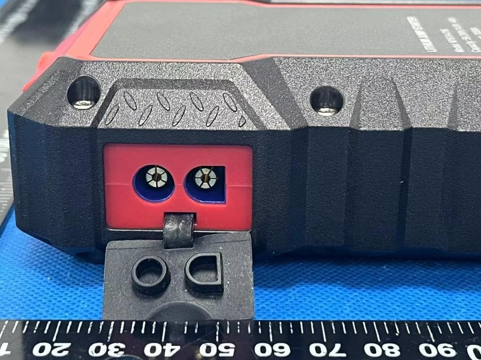 Lithium Jump Starter - FCC ID 2BHQP-M161A-016 - Shenzhen Macson Power Co.,Ltd. (2)