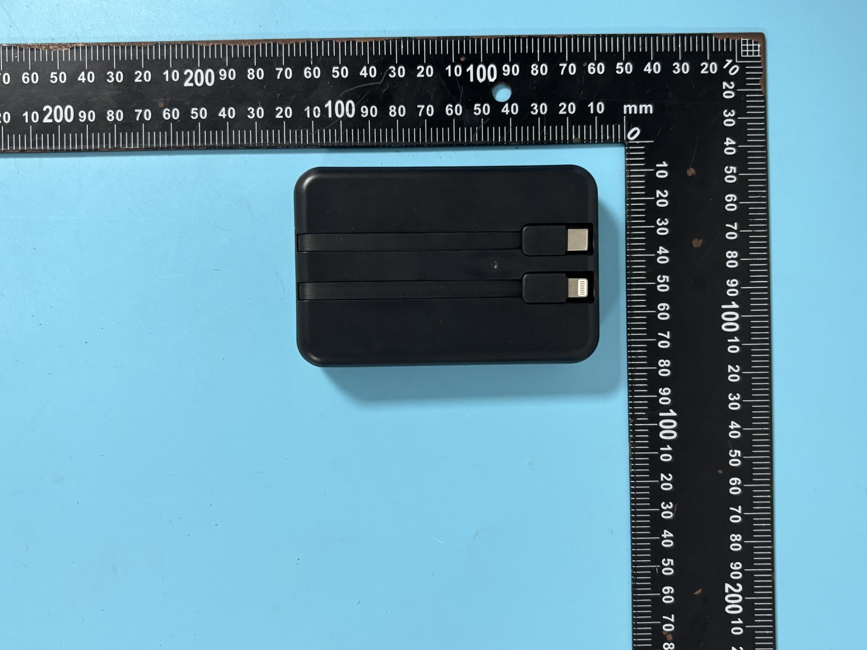 PORTABLE CHARGER - FCC ID 2BHSA-P3 - Shenzhen Yingchen technology Co., LTD (4)