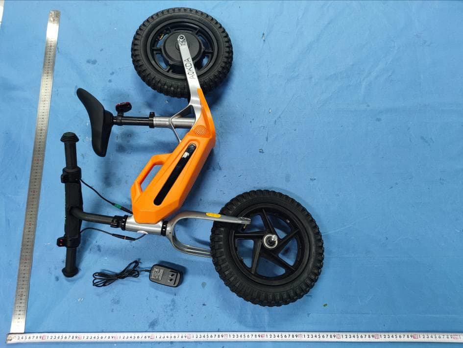 Electric Balance Bike - FCC ID 2BHSU-AO-K8 - YongKang Sumeide Industry And Trade Co.,Ltd (3)