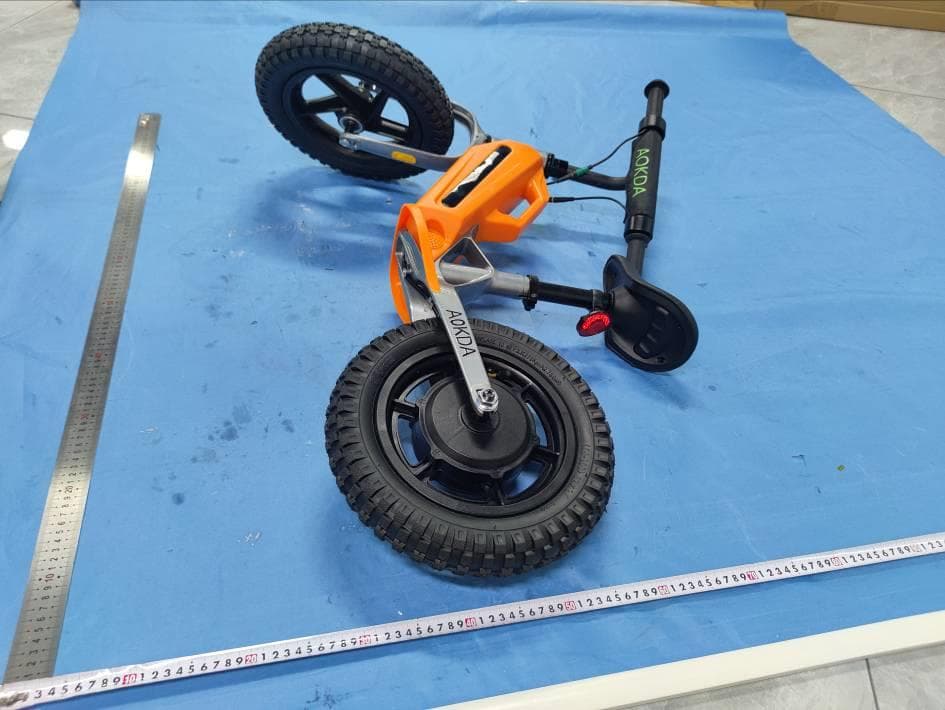Electric Balance Bike - FCC ID 2BHSU-AO-K8 - YongKang Sumeide Industry And Trade Co.,Ltd (4)