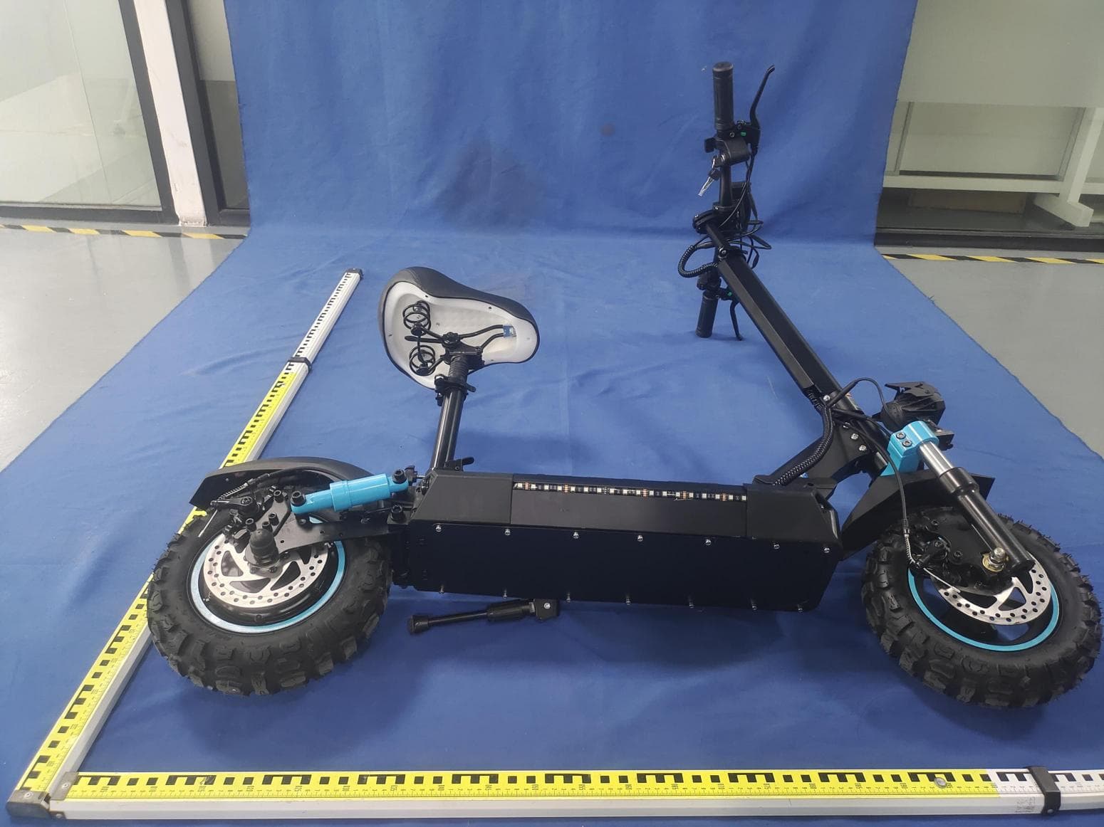 electric scooter - FCC ID 2BHSU-S6 - YongKang Sumeide Industry And Trade Co.,Ltd (2)