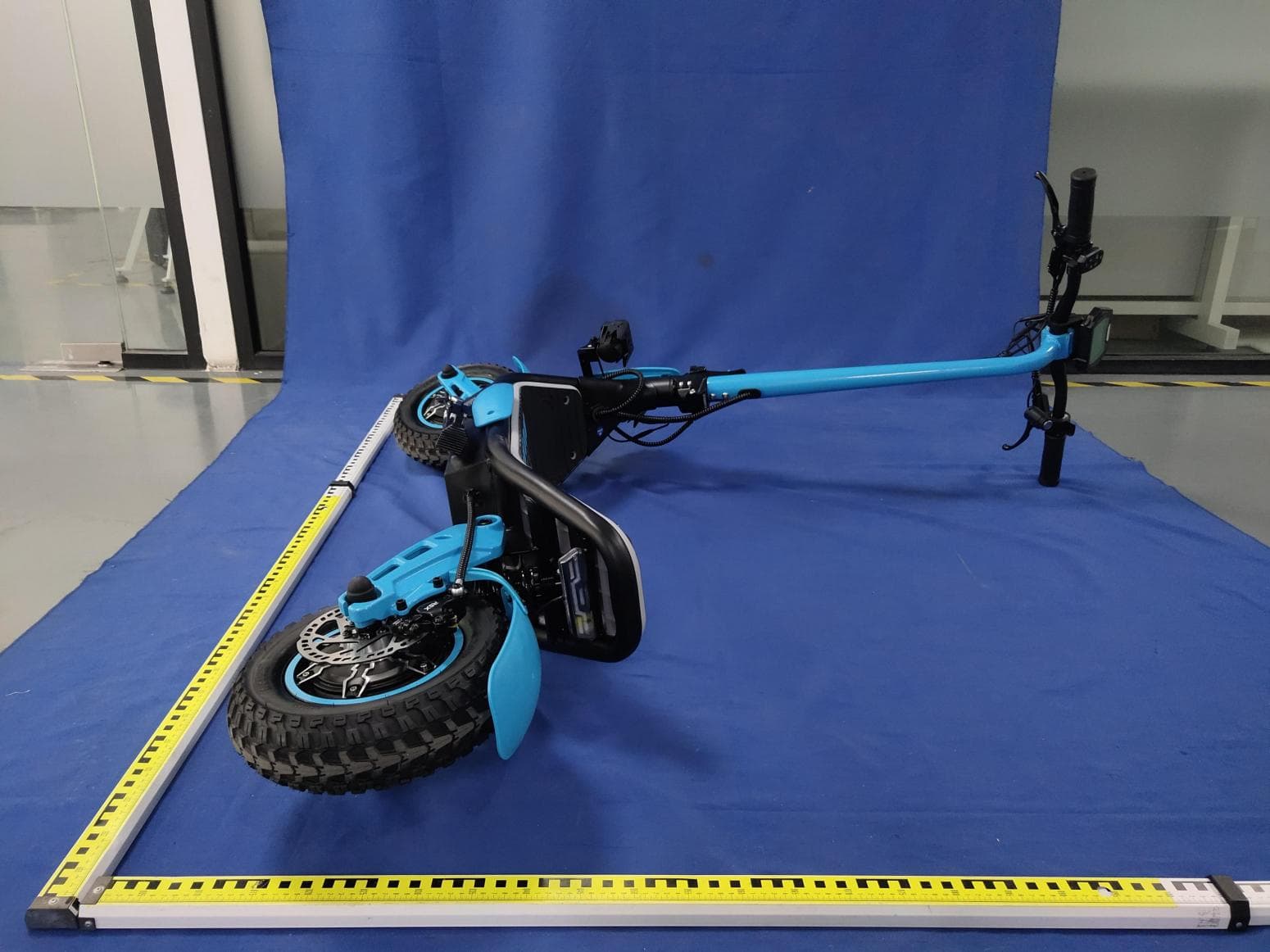 electric scooter - FCC ID 2BHSU-Z3 - YongKang Sumeide Industry And Trade Co.,Ltd (5)