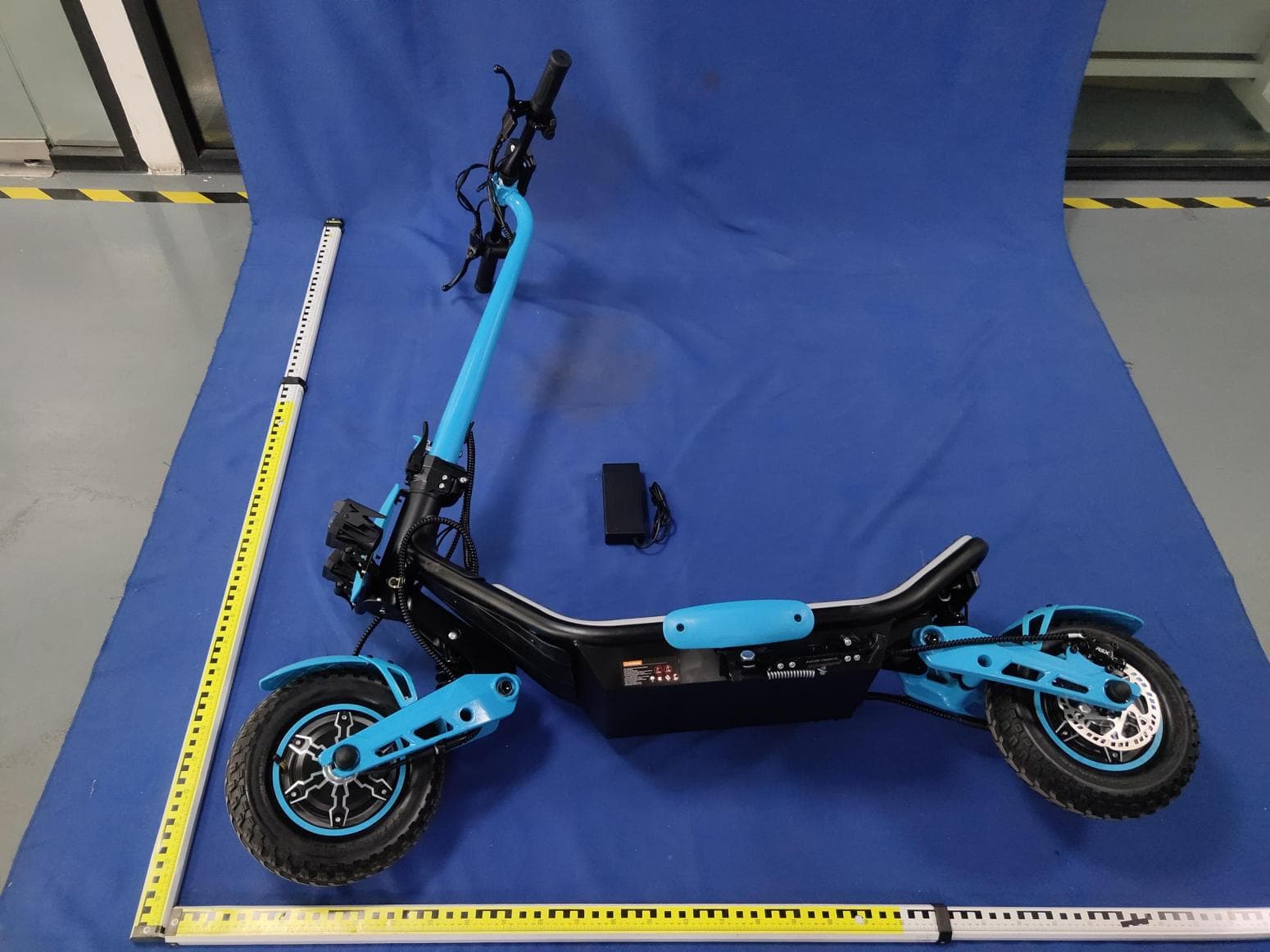electric scooter - FCC ID 2BHSU-Z3 - YongKang Sumeide Industry And Trade Co.,Ltd (2)