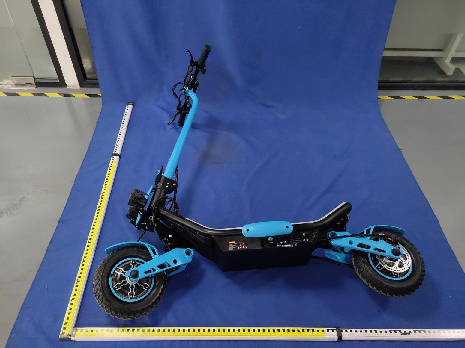 electric scooter - FCC ID 2BHSU-Z3 - YongKang Sumeide Industry And Trade Co.,Ltd (4)