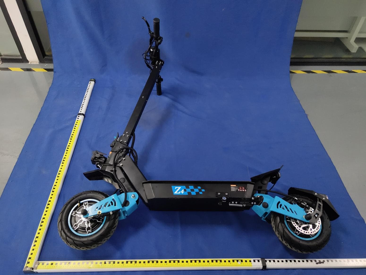 electric scooter - FCC ID 2BHSU-Z4 - YongKang Sumeide Industry And Trade Co.,Ltd (2)