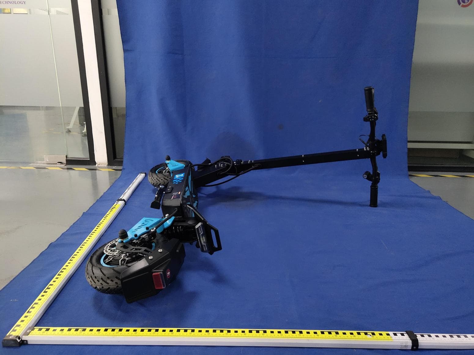 electric scooter - FCC ID 2BHSU-Z4 - YongKang Sumeide Industry And Trade Co.,Ltd (3)