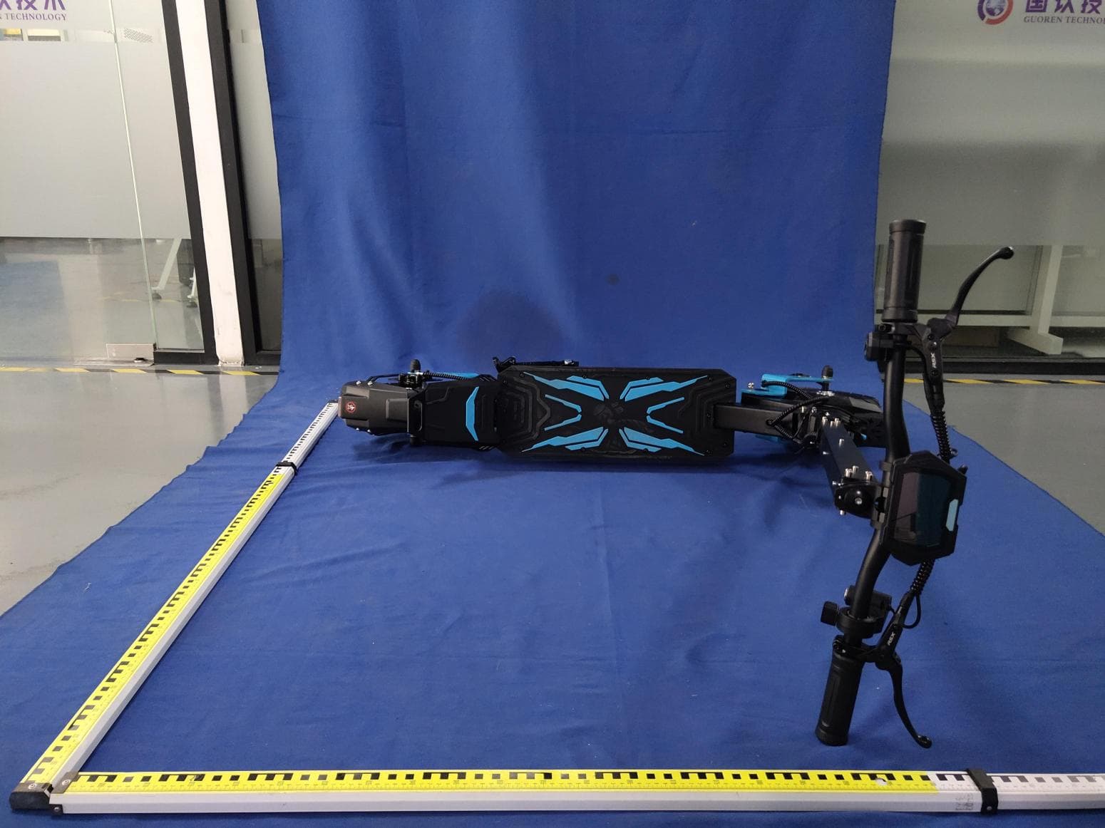 electric scooter - FCC ID 2BHSU-Z4 - YongKang Sumeide Industry And Trade Co.,Ltd (4)