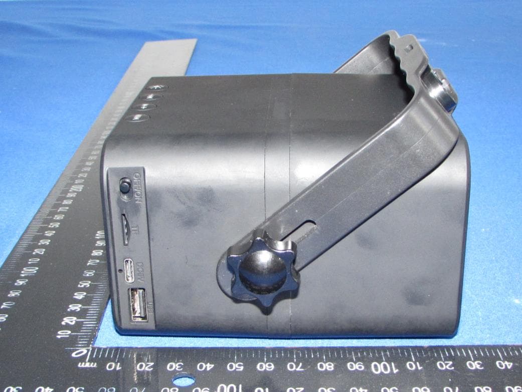 MINI PARTY LIGHT BT SPEAKER - FCC ID 2BHTU-V1201 - Dongguan Xinbaike Electronic Technology Co., Ltd (4)