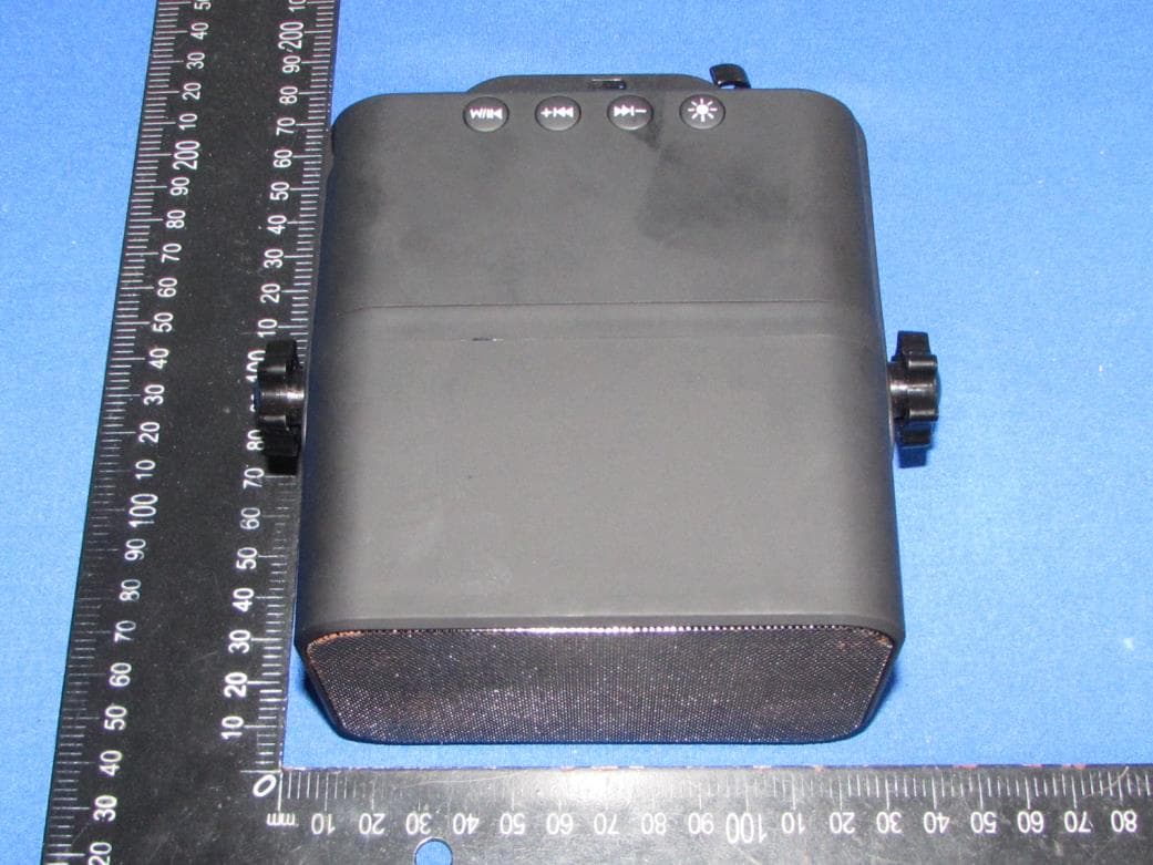 MINI PARTY LIGHT BT SPEAKER - FCC ID 2BHTU-V1201 - Dongguan Xinbaike Electronic Technology Co., Ltd (2)
