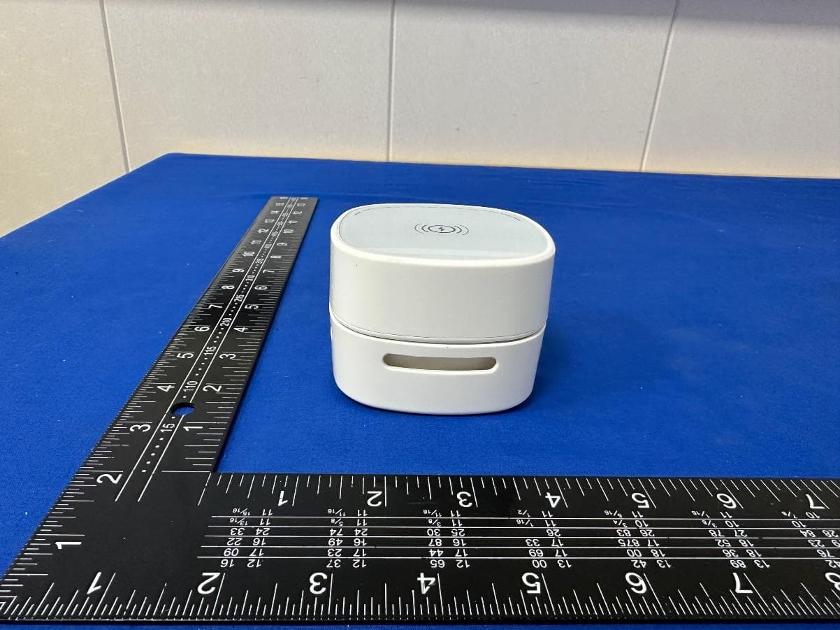 Desktop vacuum cleaner with wireless charging - FCC ID 2BHV7LP-066X - Ningbo Henglang Import and Export Co., Ltd (4)