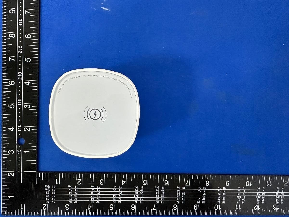 Desktop vacuum cleaner with wireless charging - FCC ID 2BHV7LP-066X - Ningbo Henglang Import and Export Co., Ltd (3)
