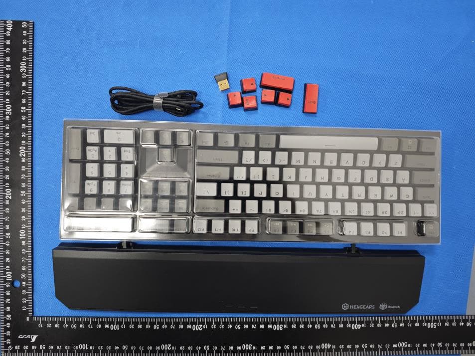 X5 WIRELESS MECHANICAL KEYBOARD - FCC ID 2BHVQ-X5 - Hexgears (Shenzhen) Technology Co.,Ltd (2)