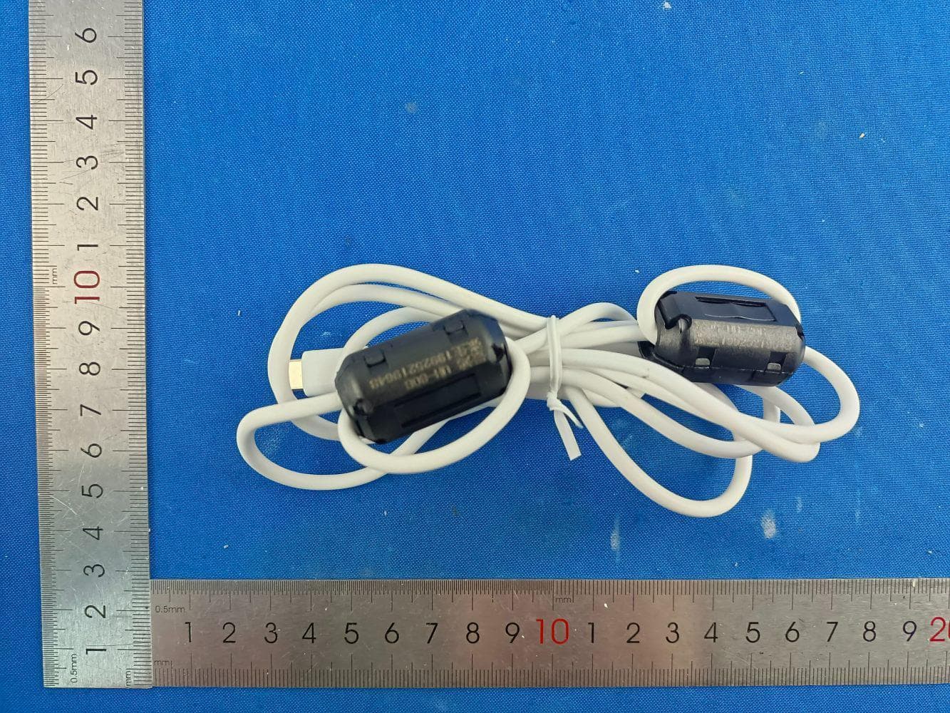 Wireless Charger with Speaker - FCC ID 2BHXI-XH-X16 - Shenzhen Xinhui Wireless Intelligence Co., Ltd.
