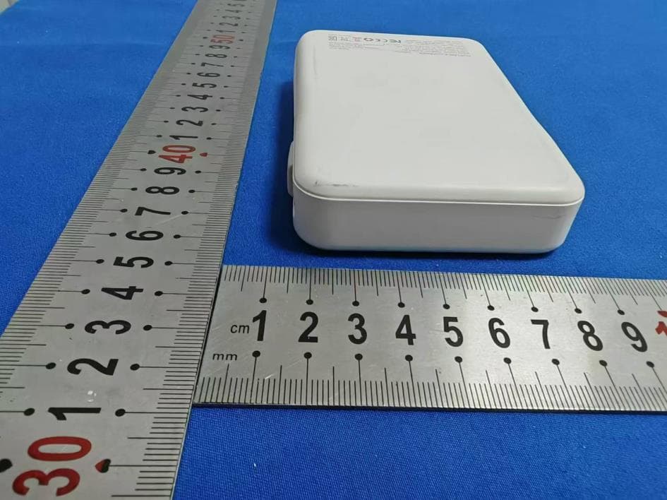 Portable Charger - FCC ID 2BK6L-W17 - Zhengzhou Yeming Trading Co., Ltd. (3)