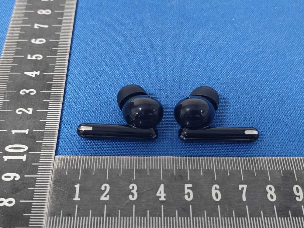 True wireless earphones - FCC ID 2BK8D-SPL - Shenzhen KunHong Building Materials Co., Ltd. (3)