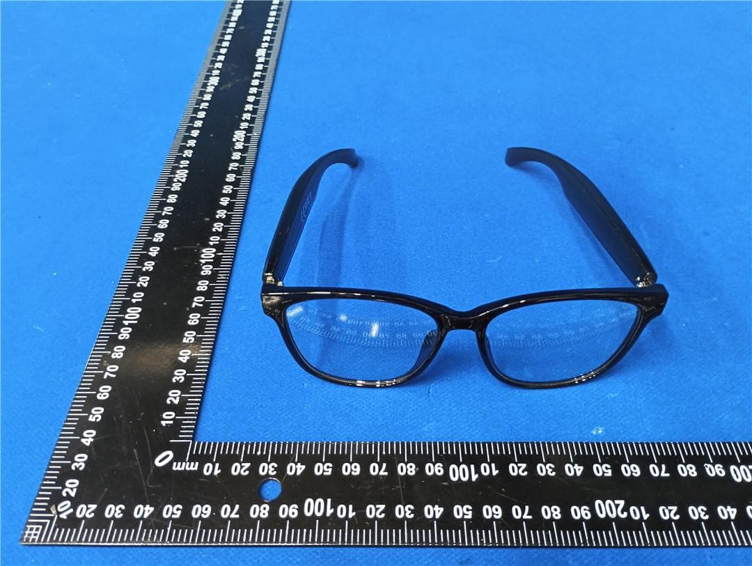 True wireless Bluetooth glasses - FCC ID 2BK8J-S7ULTRA - Shanghai WeihonghangCulture Communication Co., Ltd. (5)