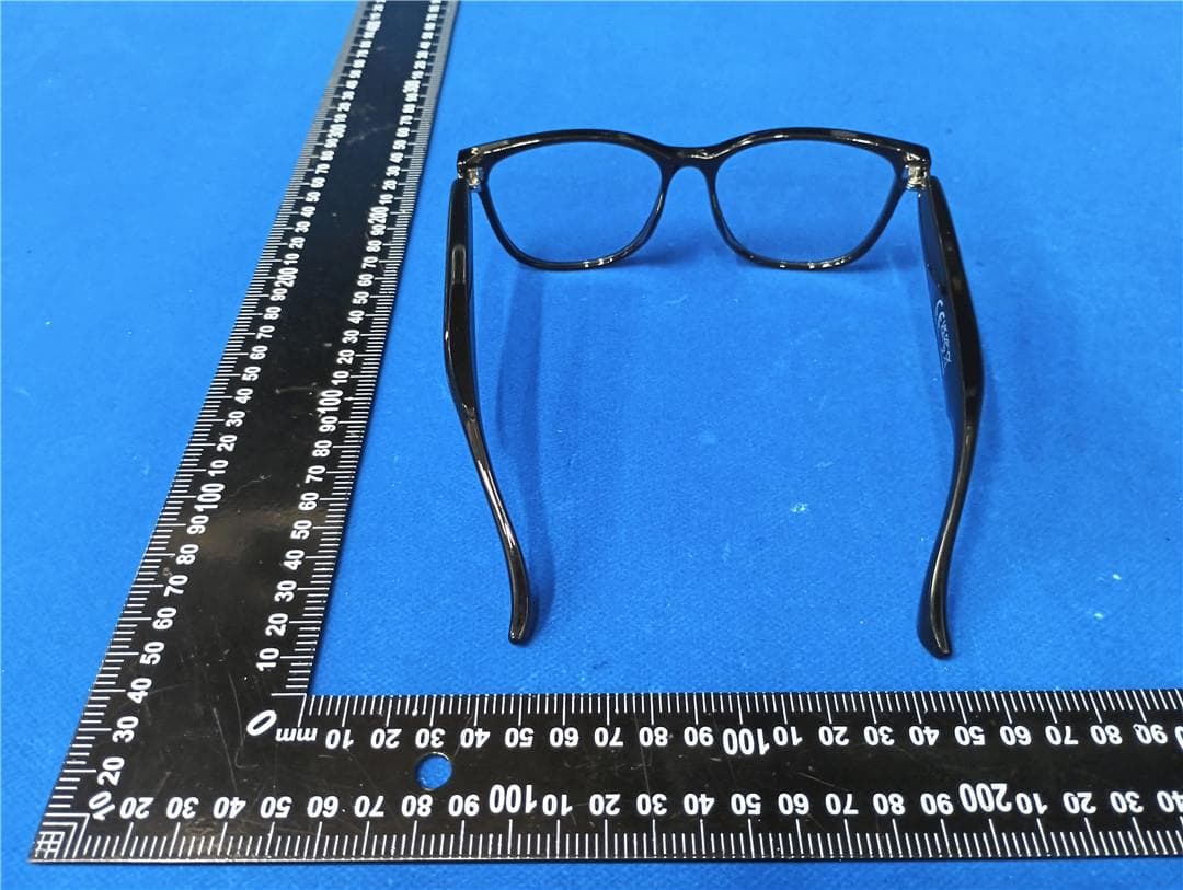 True wireless Bluetooth glasses - FCC ID 2BK8J-S7ULTRA - Shanghai WeihonghangCulture Communication Co., Ltd. (4)