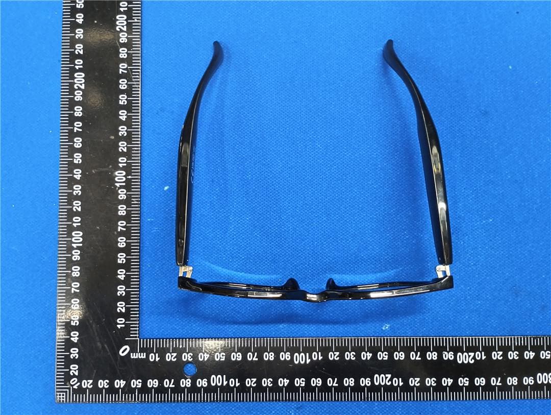 True wireless Bluetooth glasses - FCC ID 2BK8J-S7ULTRA - Shanghai WeihonghangCulture Communication Co., Ltd.