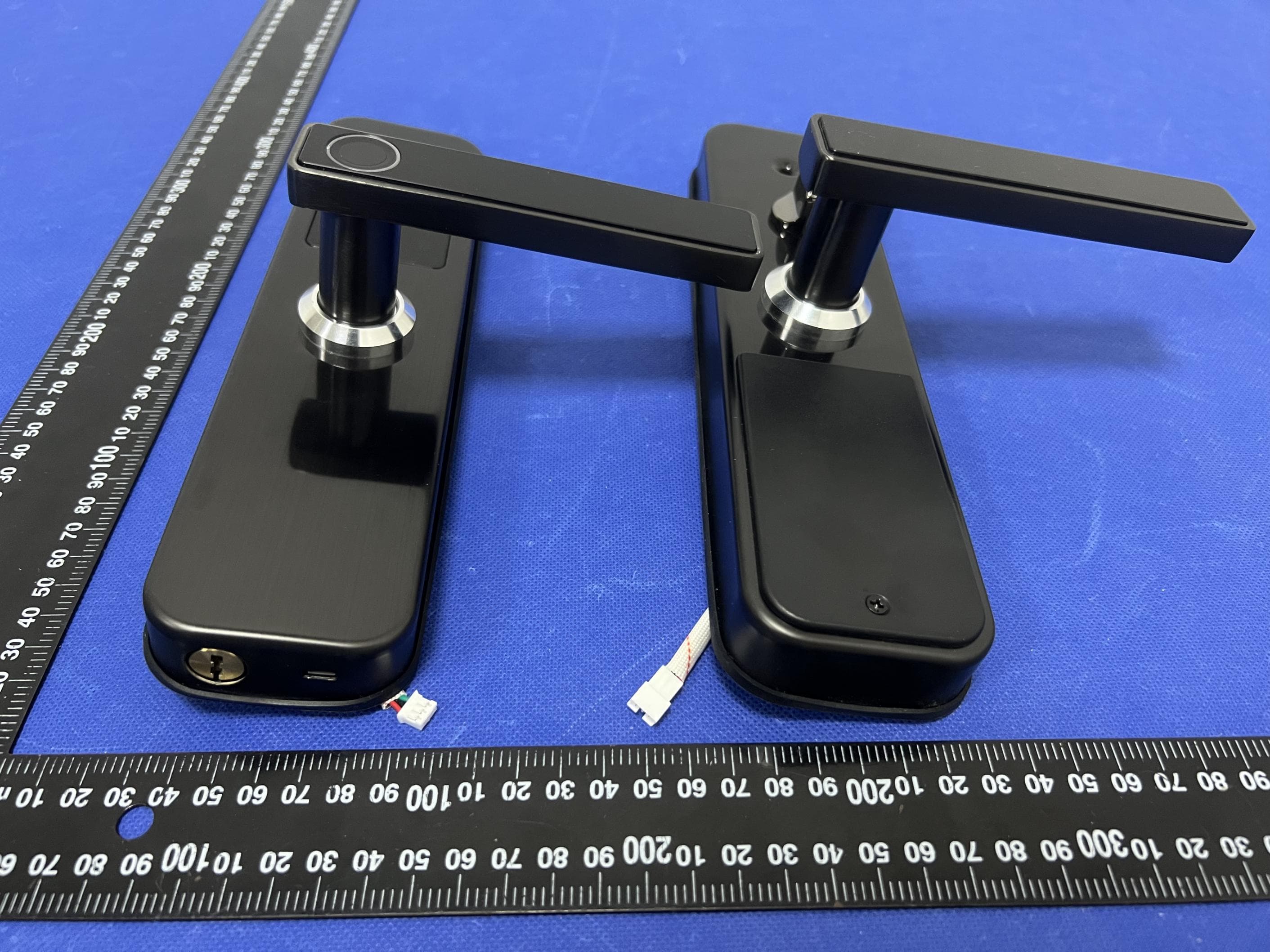 Smart Lock - FCC ID 2BK9E-2058ZM - Shenzhen Cardoria Technology Co.,Ltd (4)