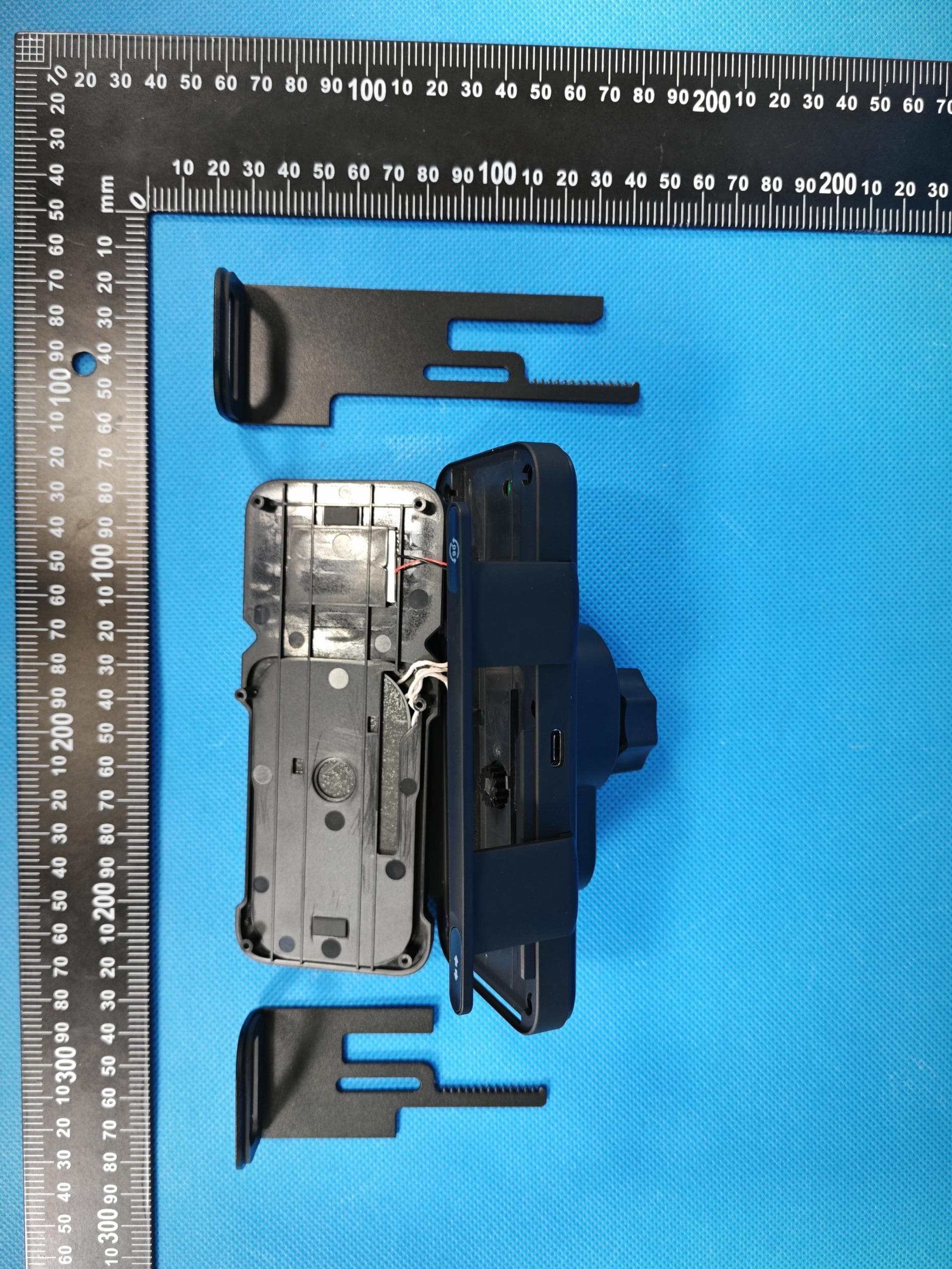 Folding And Rotating Car Mount - FCC ID 2BKAR-X01 - Shenzhen Meiwang Auto Part Co., Ltd (3)