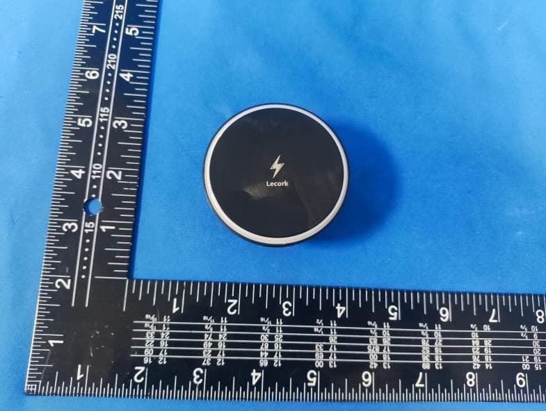 15W magnetic wireless car charger - FCC ID 2BKEL-CW201 - Shenzhen Zeyitong E-commerce Co., Ltd (4)