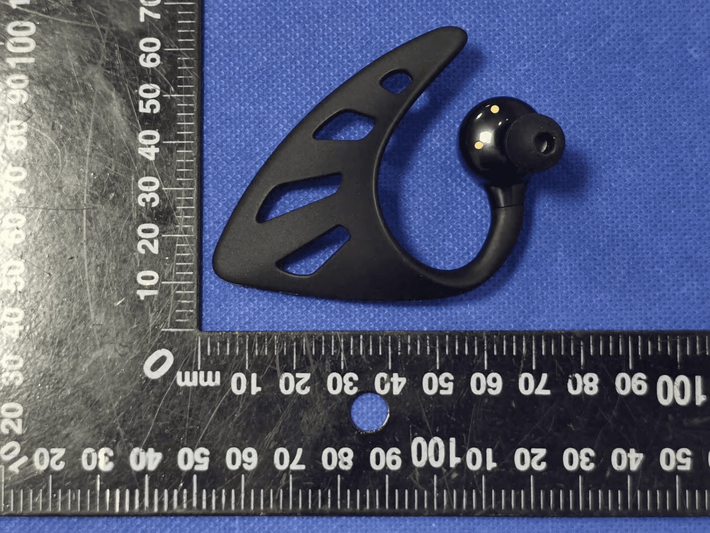 TWS Wireless Bluetooth headset - FCC ID 2BKFS-ZW-T33 - Zhongshan TODO Technology Co.,ltd (3)