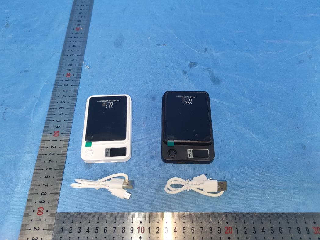 Magnetic wireless charging mobile power bank - FCC ID 2BKHS-KLD-Y211 - Shenzhen Baojiecheng Technology Co., Ltd (2)