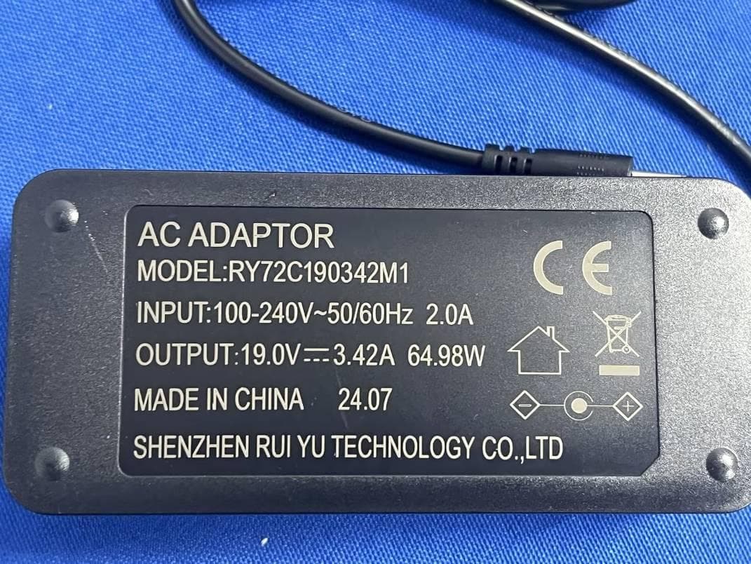 Laptop - FCC ID 2BKI3-LT-AMD01 - WAKARI SOLUTIONS, S.L.