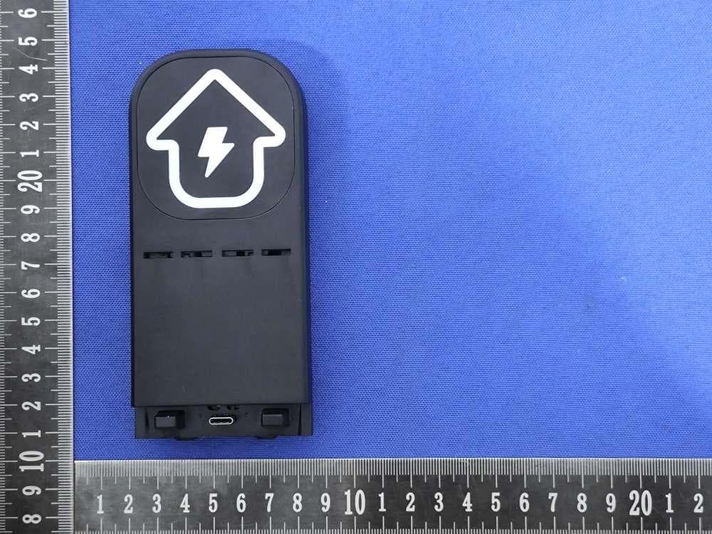 Wireless Charging Pad - FCC ID 2BKID-CAW52 - Beijing Renhejia Technology Co., Ltd (2)