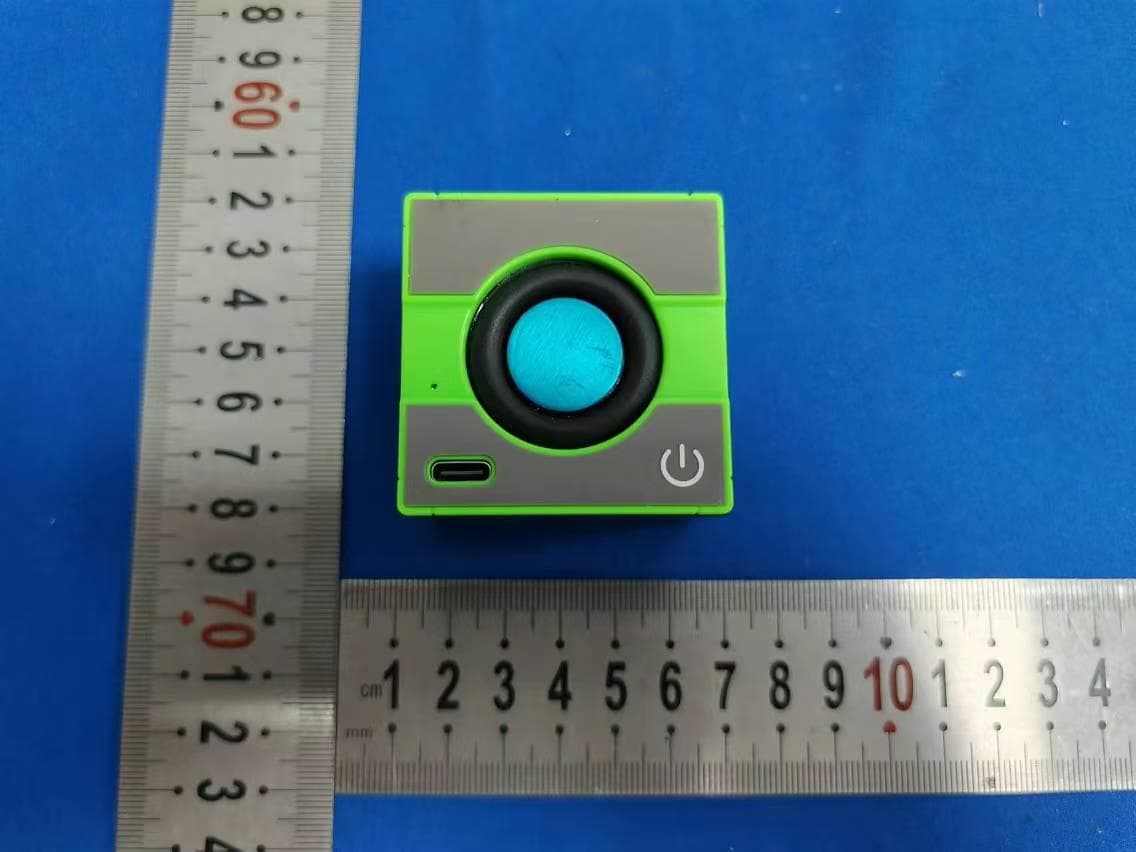 Convenient wireless Bluetooth speaker - FCC ID 2BKMU-X1 - shenzhenshiwanwuhuliumaoyiyouxiangongsi (4)