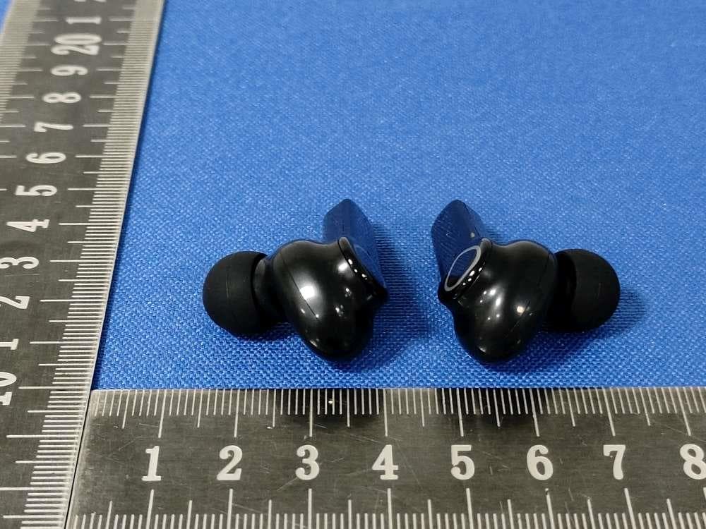 Bluetooth earphone - FCC ID 2BKOW-M19PRO - Shenzhen Hip Hop Superman Technology Co., Ltd (3)