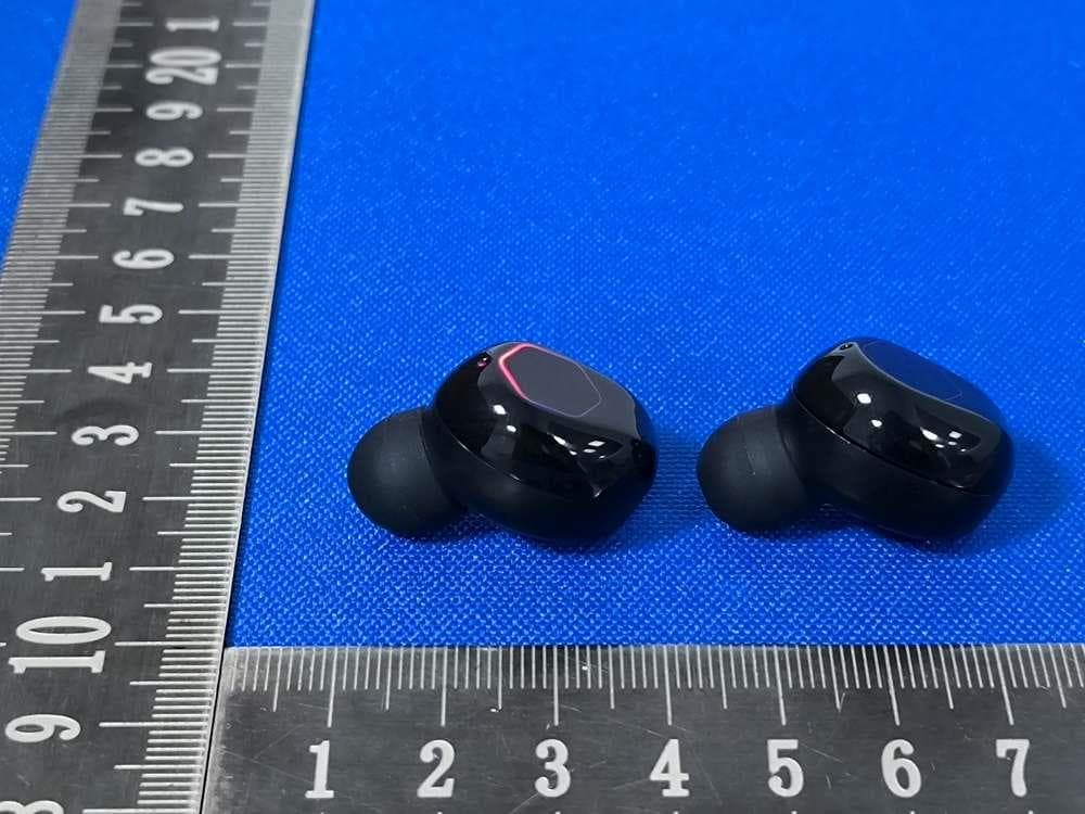 Bluetooth earphone - FCC ID 2BKOW-M48PRO - Shenzhen Hip Hop Superman Technology Co., Ltd (4)
