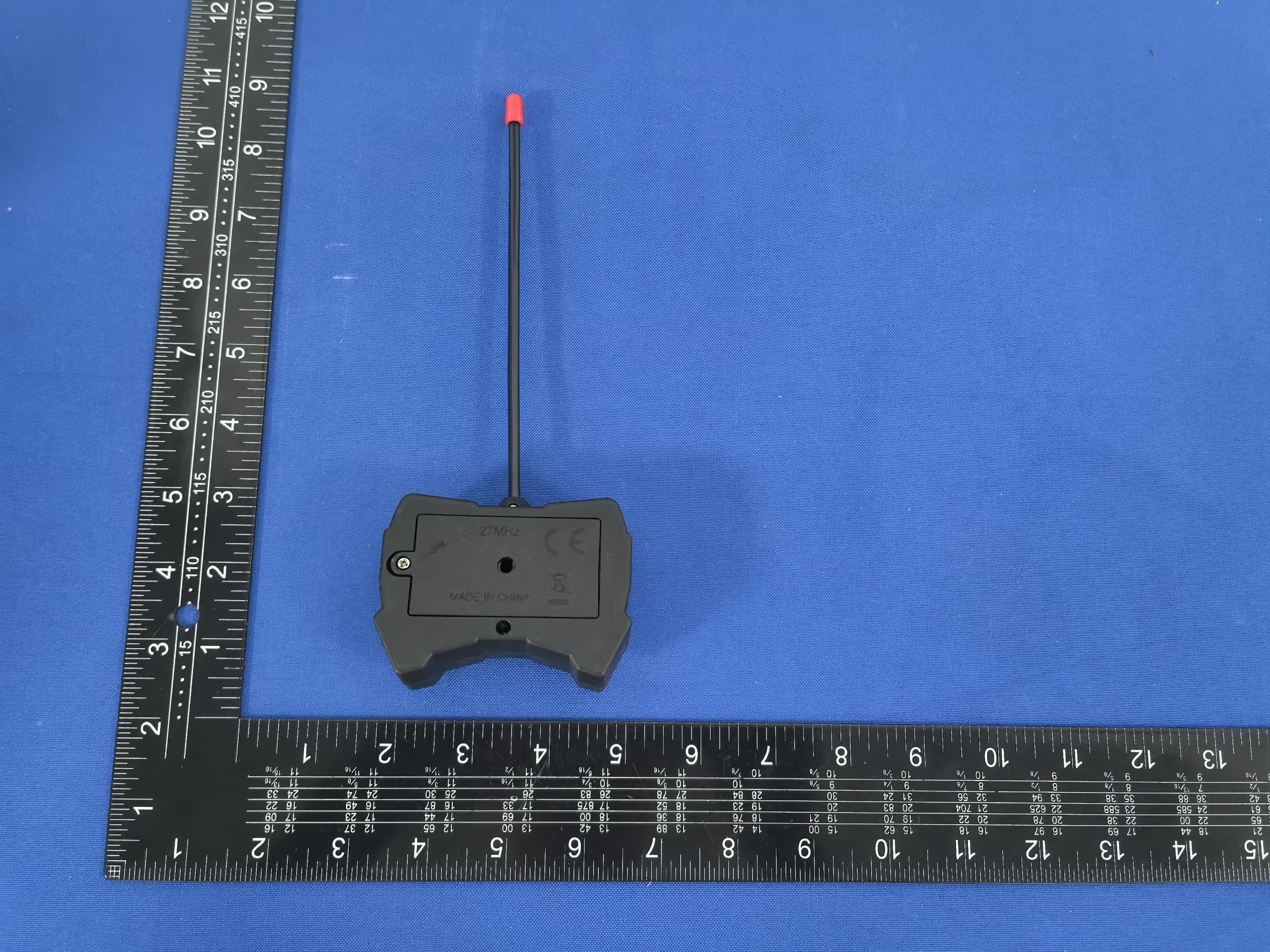REMOTE CONTROL CAR SERIES - FCC ID 2BKPT-588 - SHANTOU CHENGHAI DISTRICT LIANSHANG MENGQILE TOY FACTORY