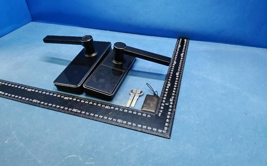 Smart electronic lock - FCC ID 2BKPY-F8 - Shenzhenshi Dizun Biotechnology Co. , Ltd. (3)