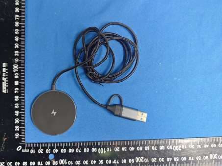 2-IN-1 Magnetic WirelessCharger - FCC ID 2BKUE-000401 - Ji'an Zhongrui Electronics Co.,Ltd. (5)
