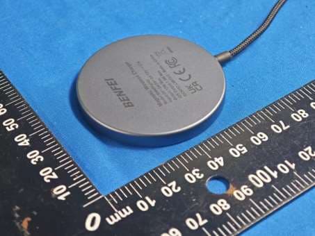 2-IN-1 Magnetic WirelessCharger - FCC ID 2BKUE-000401 - Ji'an Zhongrui Electronics Co.,Ltd.