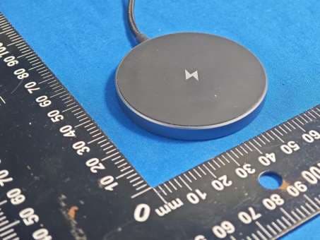 2-IN-1 Magnetic WirelessCharger - FCC ID 2BKUE-000401 - Ji'an Zhongrui Electronics Co.,Ltd. (4)