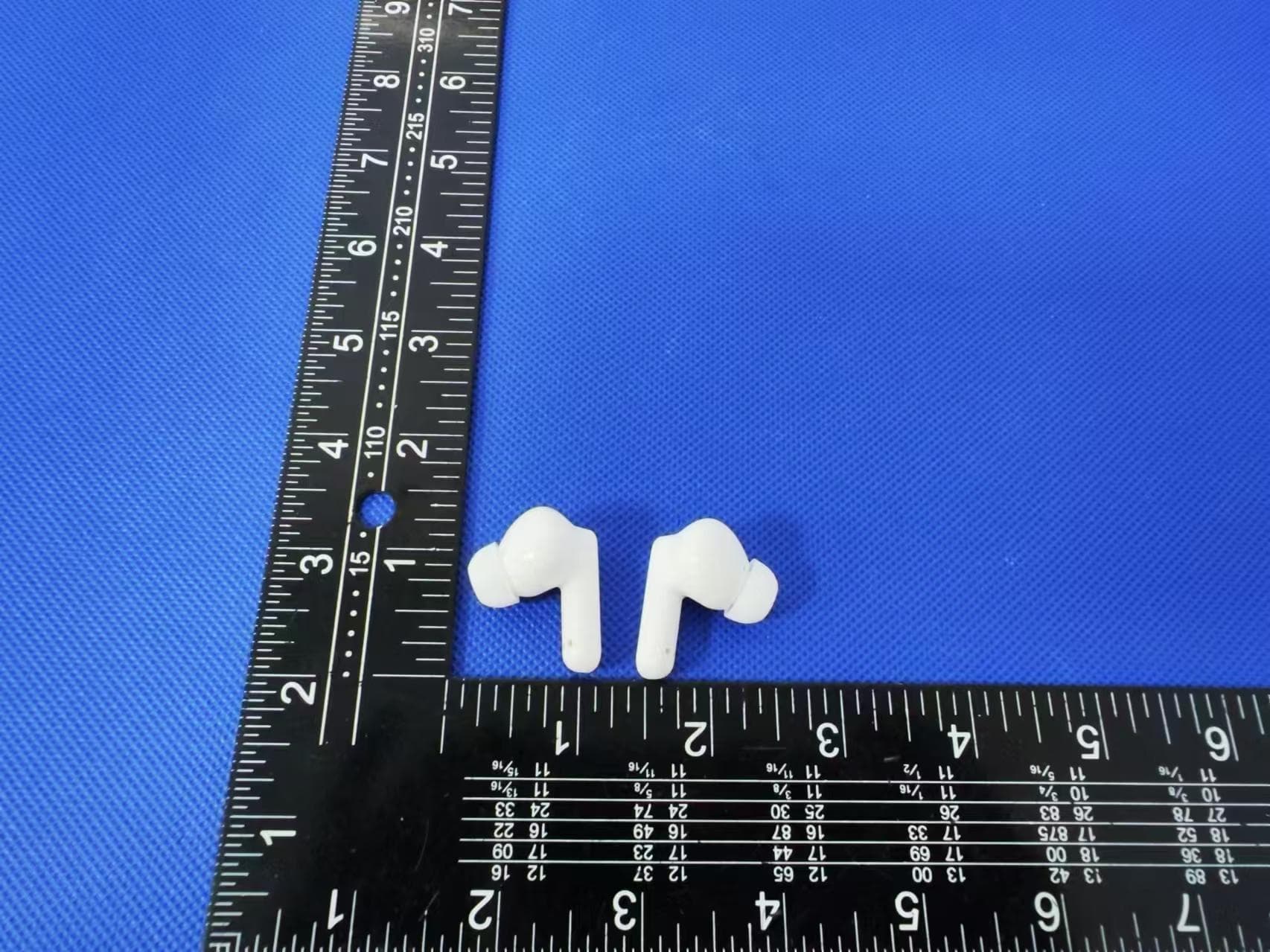 Bluetooth earphones - FCC ID 2BKXT-V10 - SHENZHEN YAOXINGGE TECHNOLOGY CO,LTD. (4)