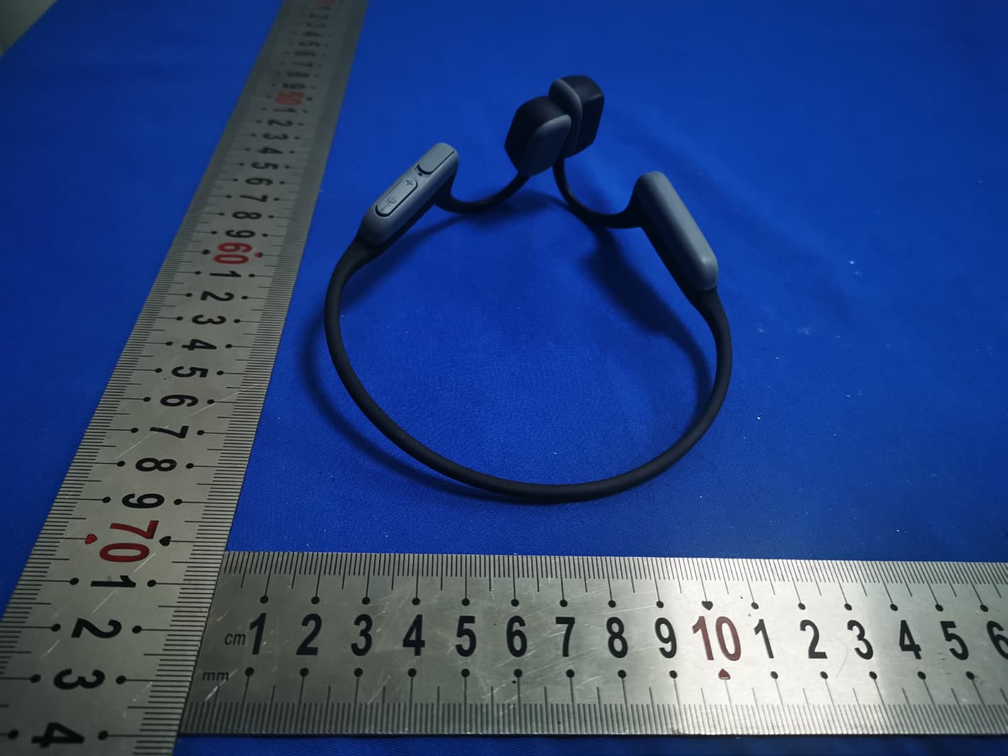 Bone Conduction Wireless Headphones - FCC ID 2BKXW-CY601 - Suzhou Denbom Electronic S&T Co.,Ltd (2)