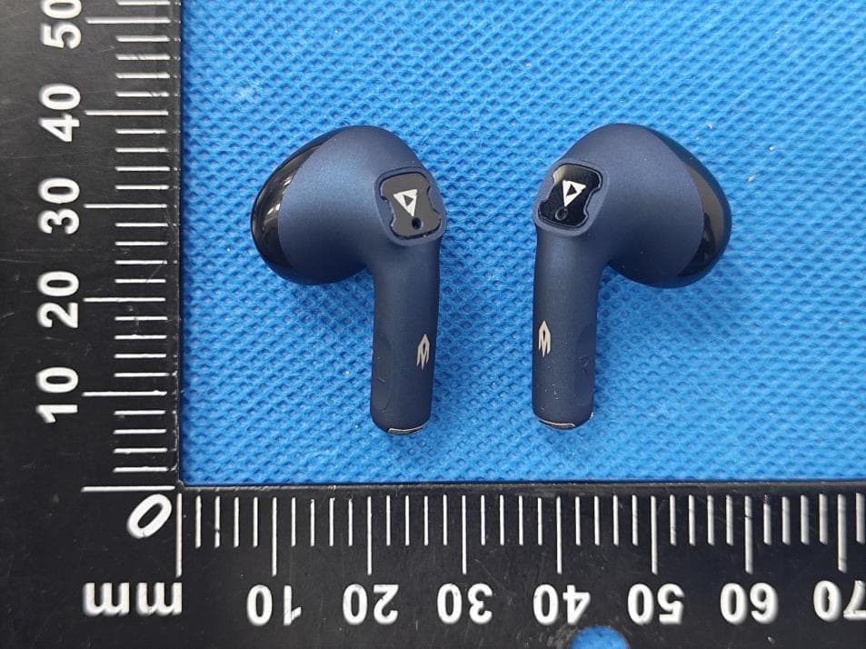 True Wireless Earphones - FCC ID 2BL52-ABW07 - Three steps group (3)