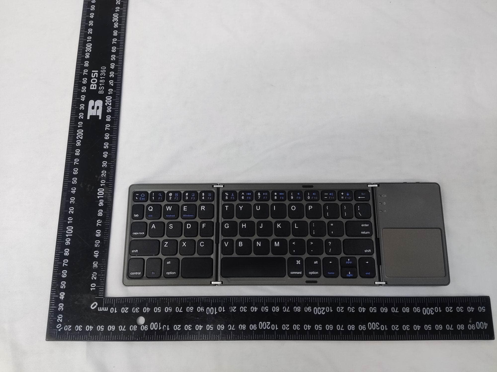 Folding Bluetooth keyboard with touchpad - FCC ID 2BLHY-B033 - Huazhoushiguannanshangmao Co., Ltd. (5)
