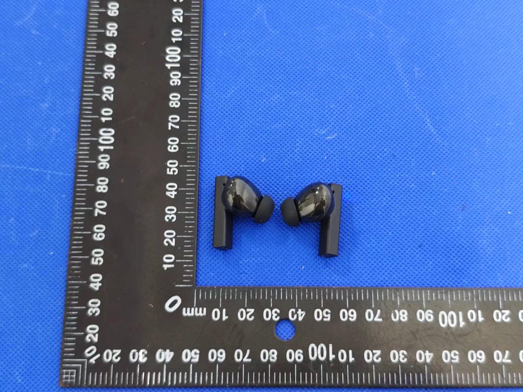Wireless Bluetooth Earphone - FCC ID 2BLKF-AR03 - Shenzhen Fujing Electronics Co., Ltd (3)