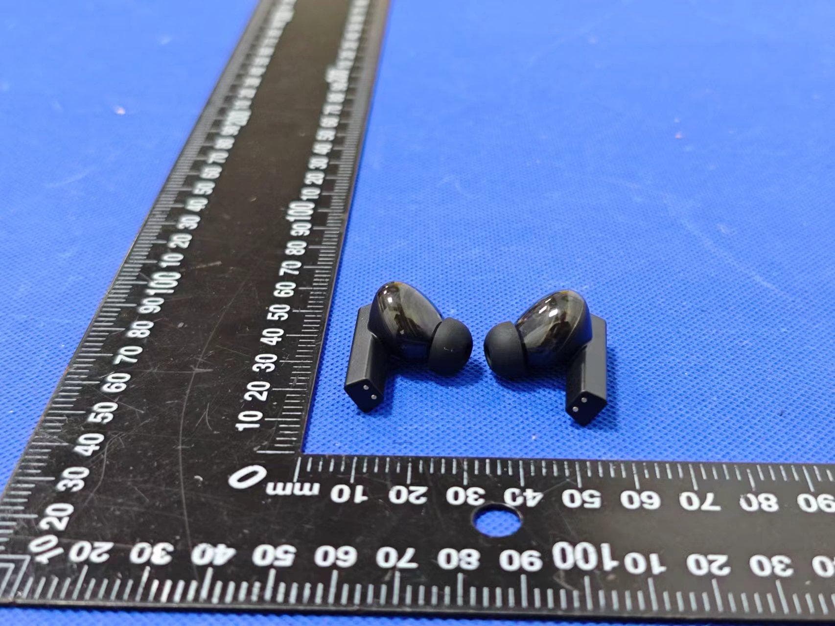 Wireless Bluetooth Earphone - FCC ID 2BLKF-AR03 - Shenzhen Fujing Electronics Co., Ltd (5)
