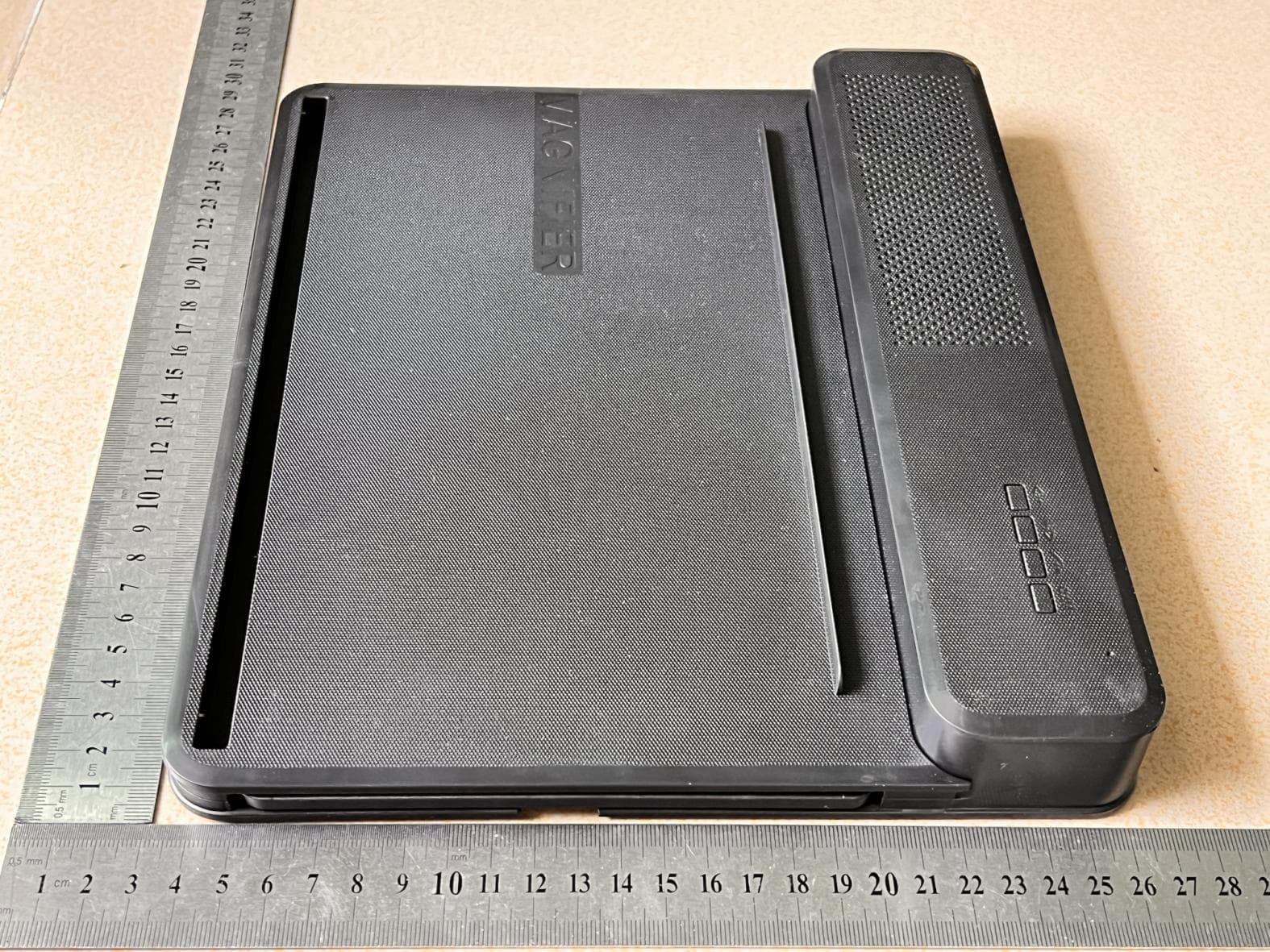 Pull-out bluetooth mobile phone screen eye protector - FCC ID 2BM54-J16 - Shenzhen YiCheng Technology Co., Ltd (4)