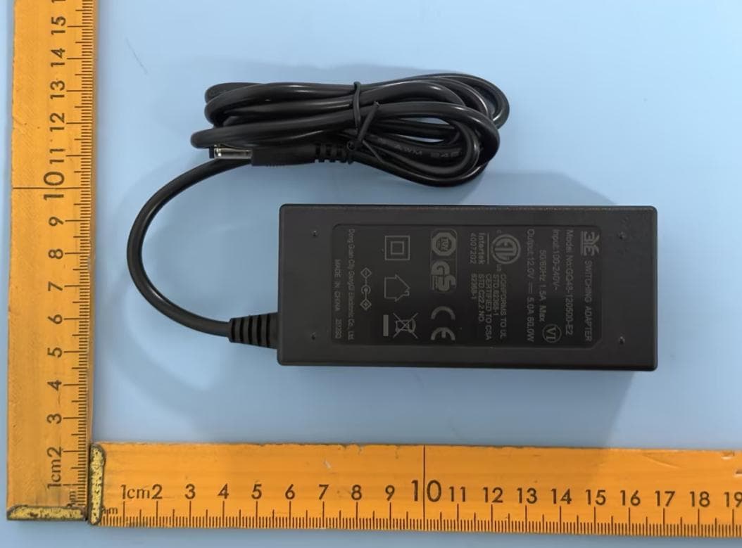 Charging Dock Six - FCC ID 2BMUR-HUMAC00047 - Spacesplus B.V.