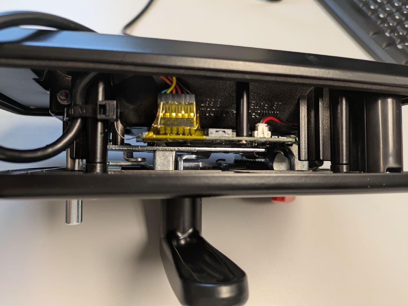 Electronic motorized rotary lock - FCC ID 2BN28-MRLBT - Global Link Distribution, Corp.