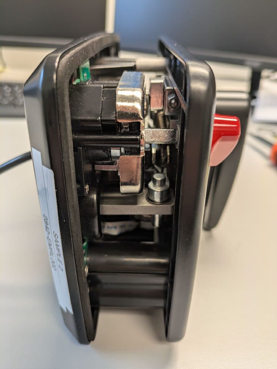 Electronic motorized rotary lock - FCC ID 2BN28-MRLBT - Global Link Distribution, Corp. (4)